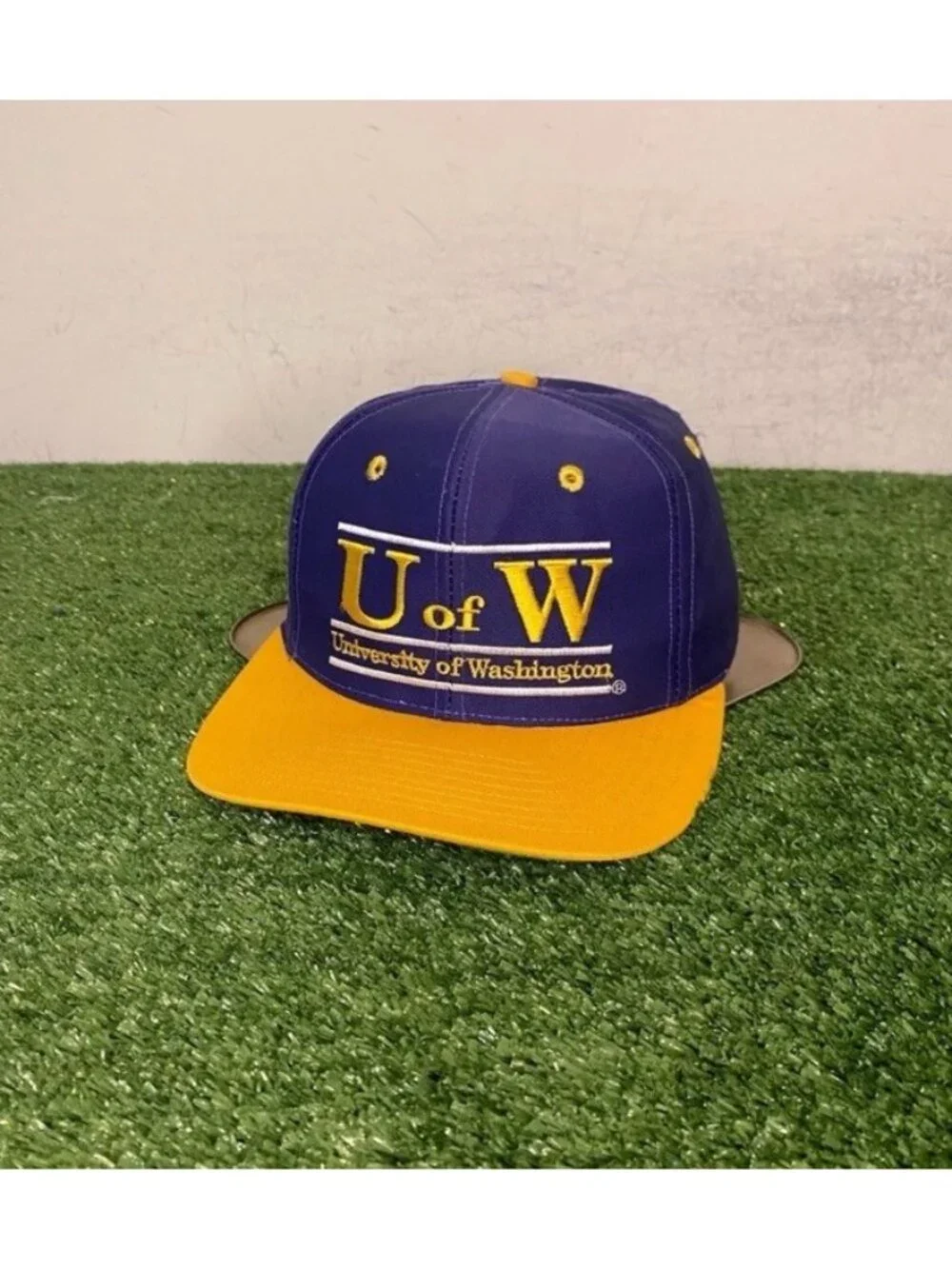 Vintage Washington Huskies hat cap snap back purple gold the game split bar mens